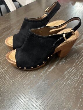 Nature Breeze Black Suede Open-Toe Slingback Platform Heels